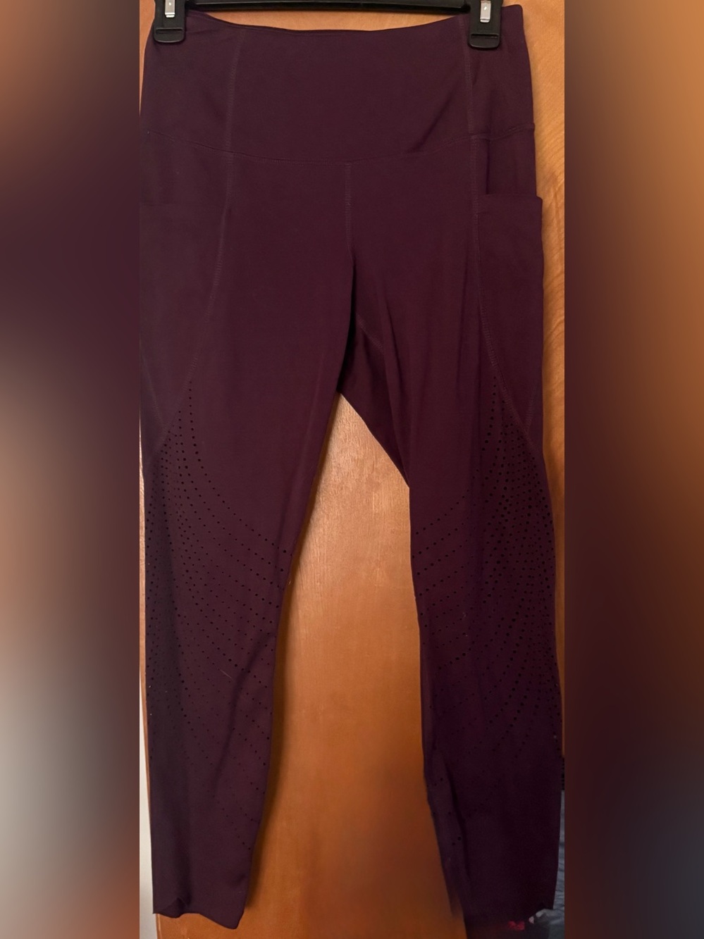 Members Mark dark purple leggings with eyelet detail EUC size S with pockets